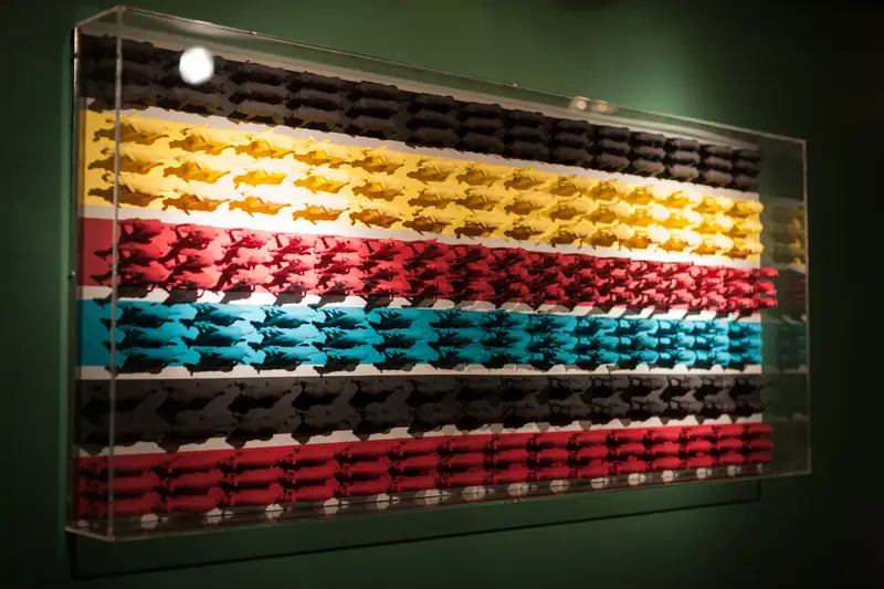 La parete di colori della sala